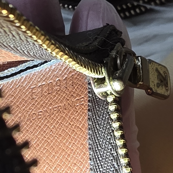 Louis Vuitton Monogram Key Pouch - Picture 2 of 8